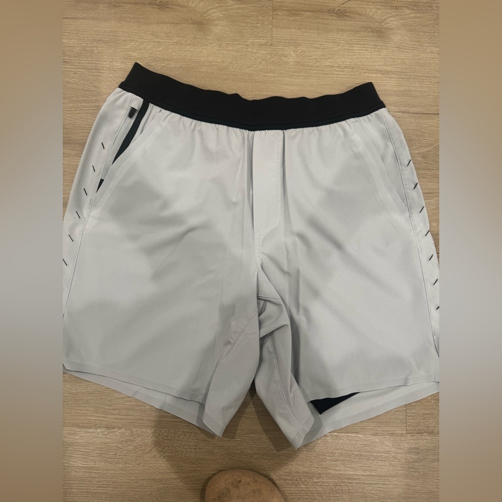 Ten Thousand Interval 7” short with liner, size medium, excellent condition.